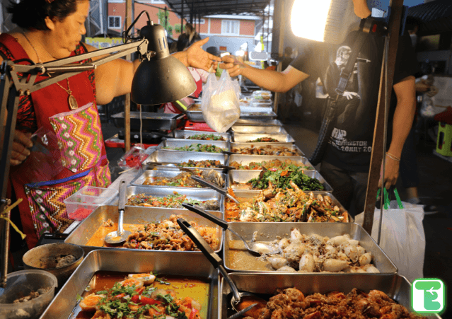 street food bangkok victory monument