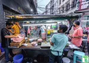 chinatown bangkok food - fish noodle