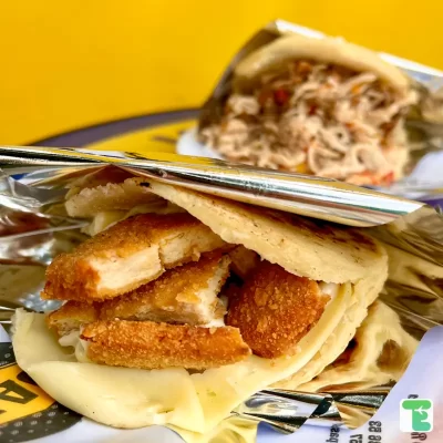 mao arepas rellenas medellin food